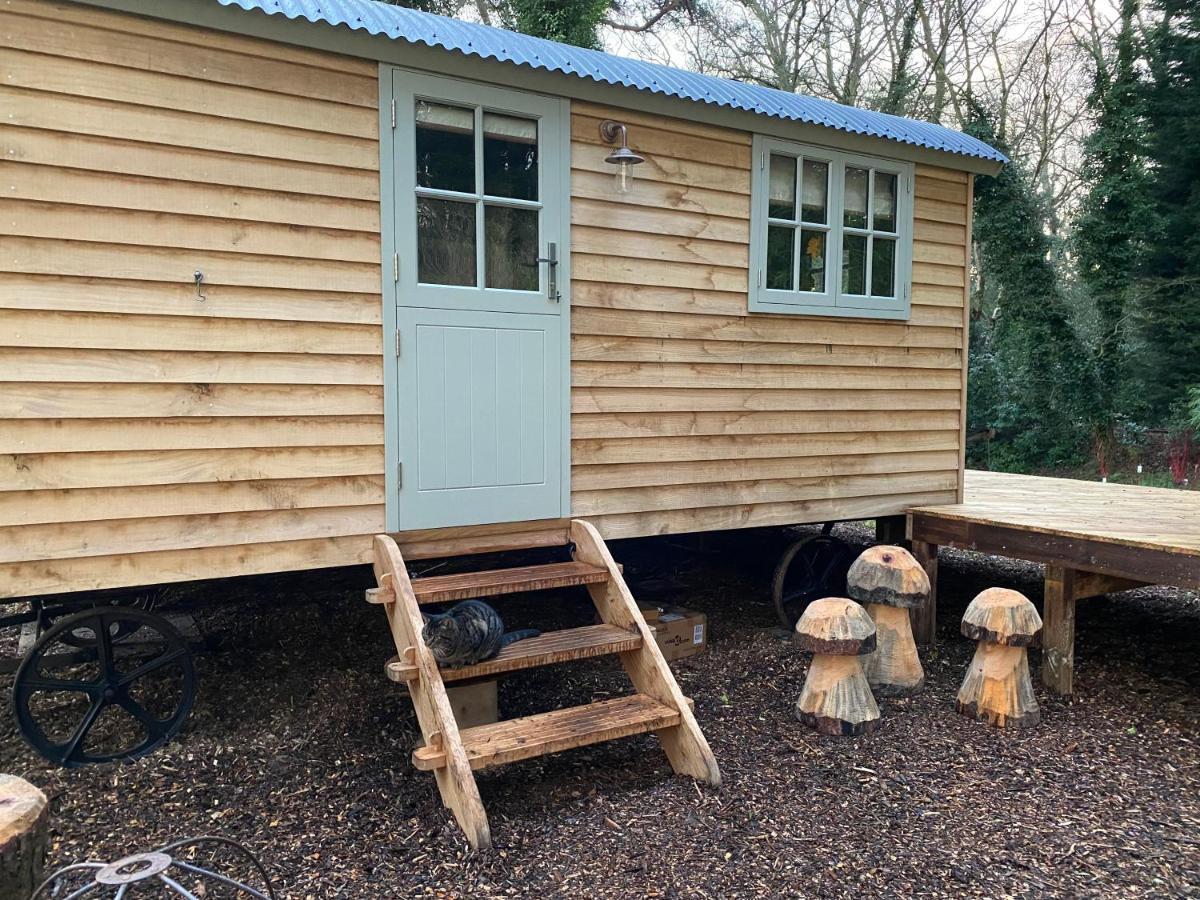 Chez Maurice Luxury Shepherds Hut With Bath And Hot Tub Kelling エクステリア 写真