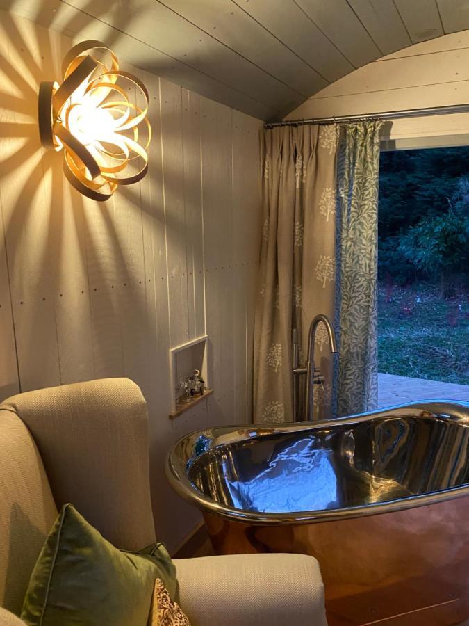 Chez Maurice Luxury Shepherds Hut With Bath And Hot Tub Kelling エクステリア 写真