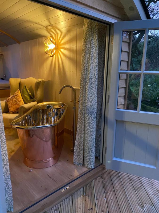Chez Maurice Luxury Shepherds Hut With Bath And Hot Tub Kelling エクステリア 写真
